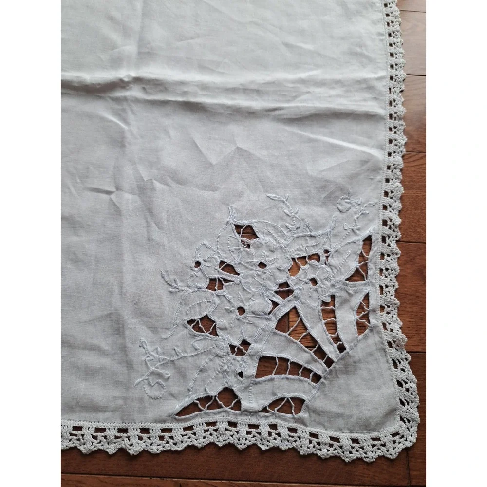 VTG White Cotton Linen Tablecloth 43.5 X 43.5 in Cutwork Embroidery  Lace Trim
